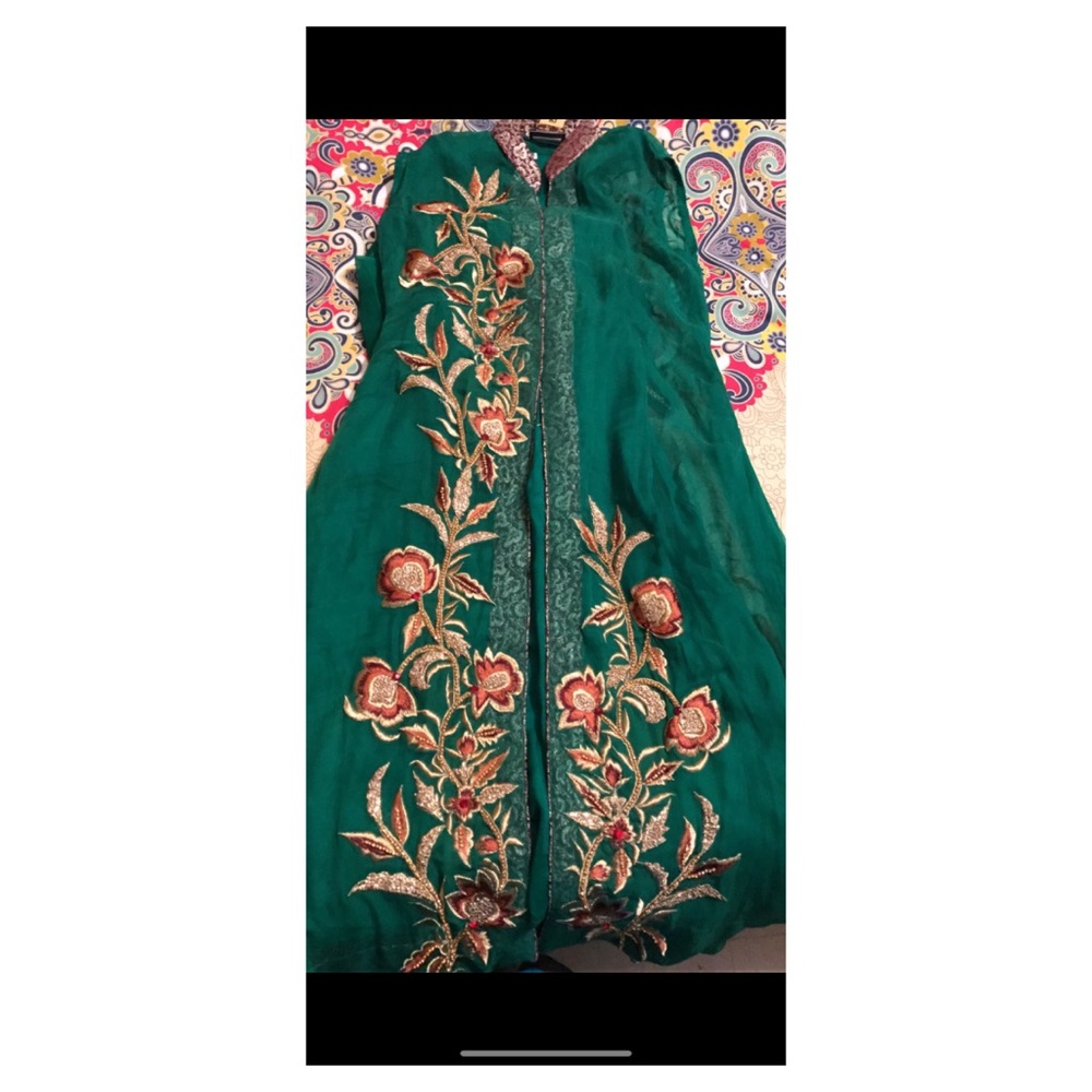 Chiffon Emerald green maxi gown (4 pieces) - Picture 2 of 5